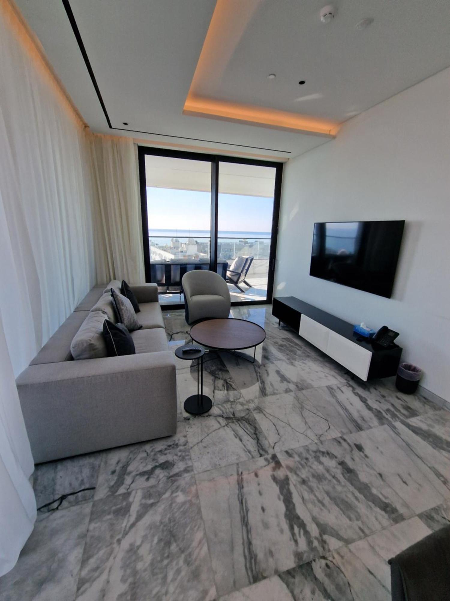 Luxury Private Apartments - Limasol Buitenkant foto